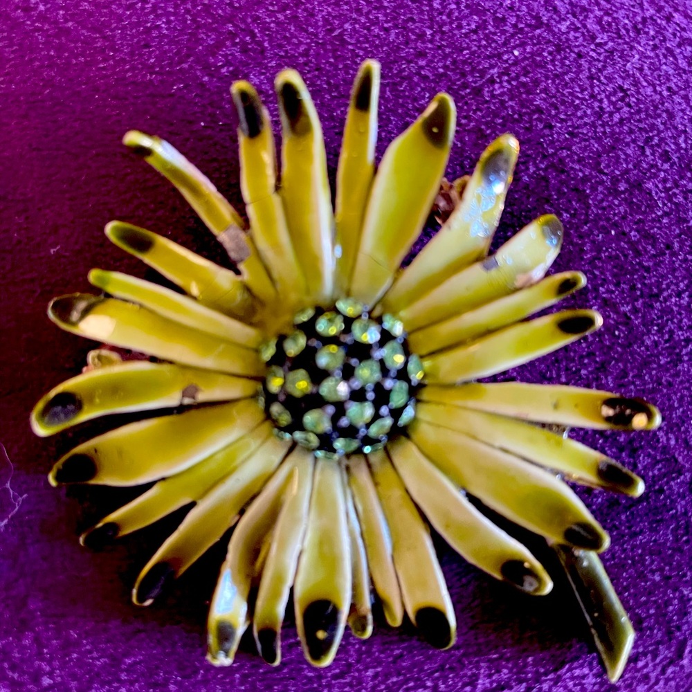 Hargo Vintage mid century hand enamelled and rhinestone brooch. trademarked HAR